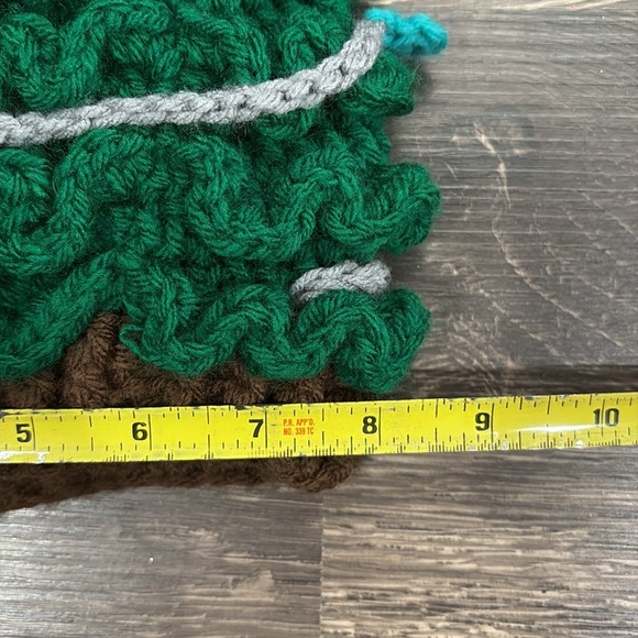 Knitted infant/toddler Christmas tree hat with a knitted string of lights - Picture 3 of 6